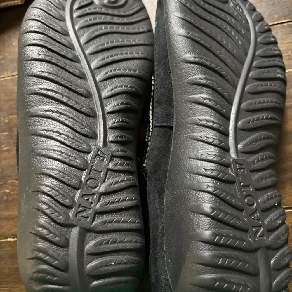 Naot Black Sandels‎ with Cutout Design
